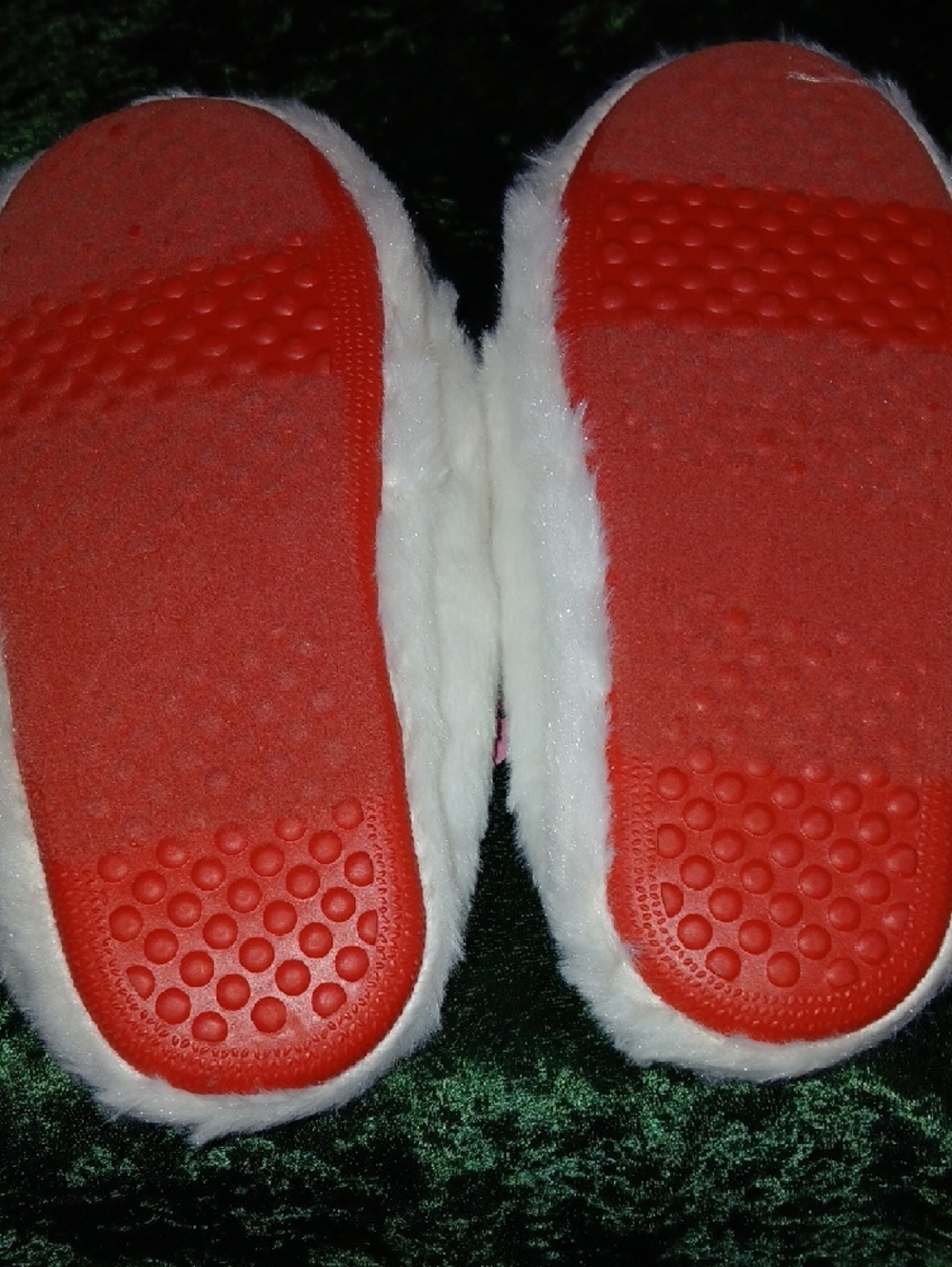 Hello Kitty White Plush Slipper with Red Bow Accent NEVER WORN - Picture 5 of 7